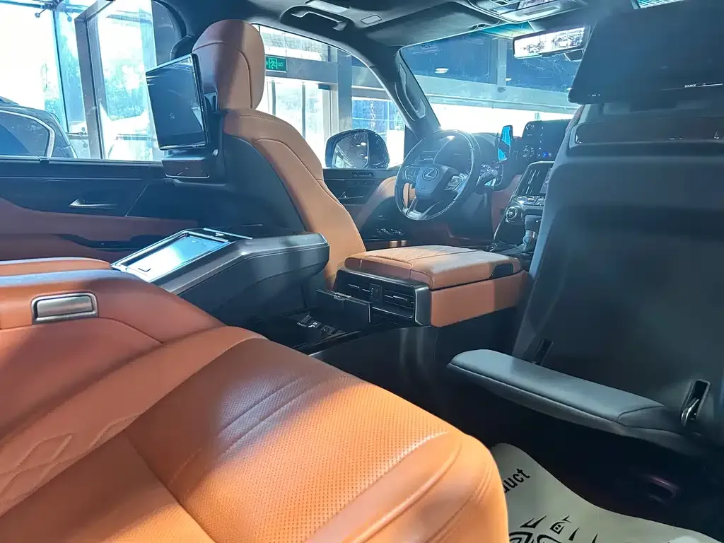 Lexus LX — фото 6