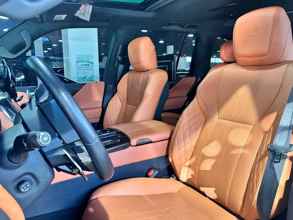 Lexus LX — фото 9