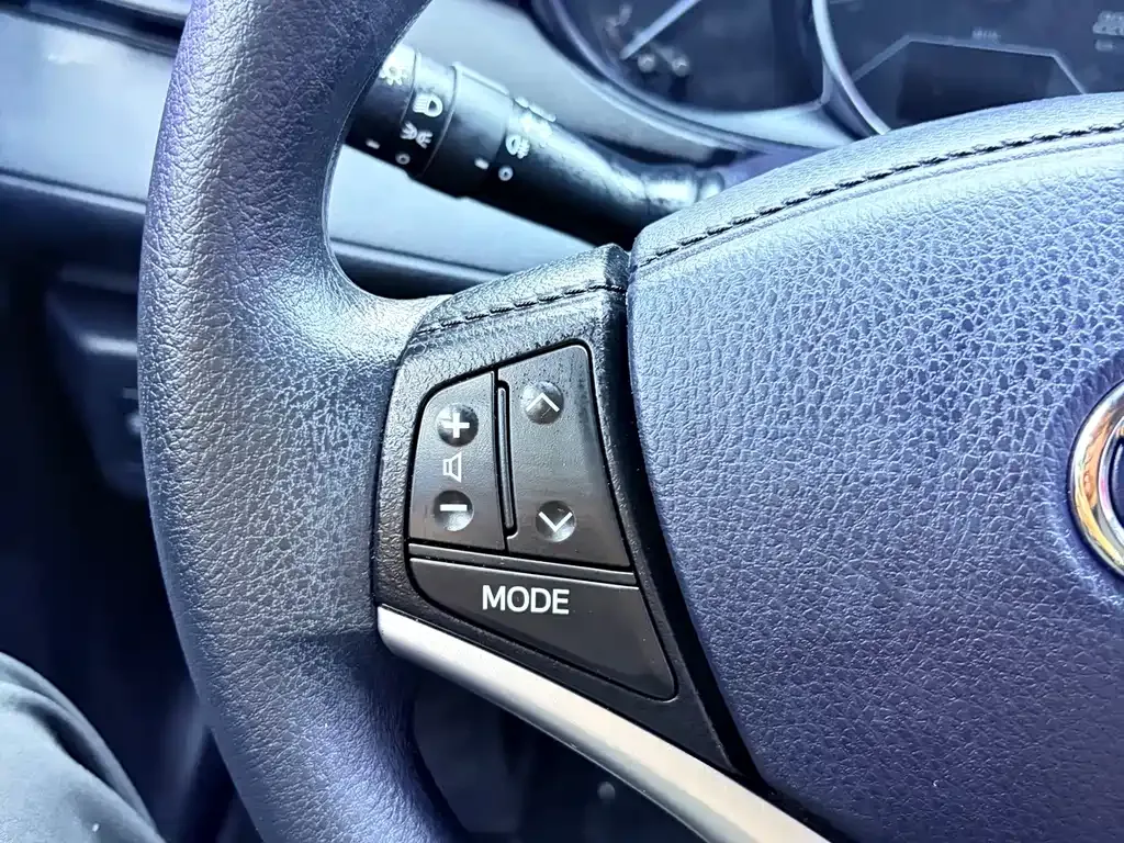 Toyota Yaris L — фото 10