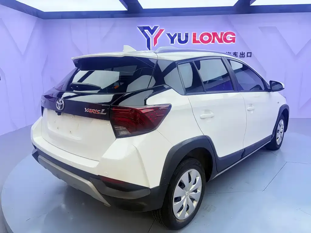 Toyota Yaris L — фото 9