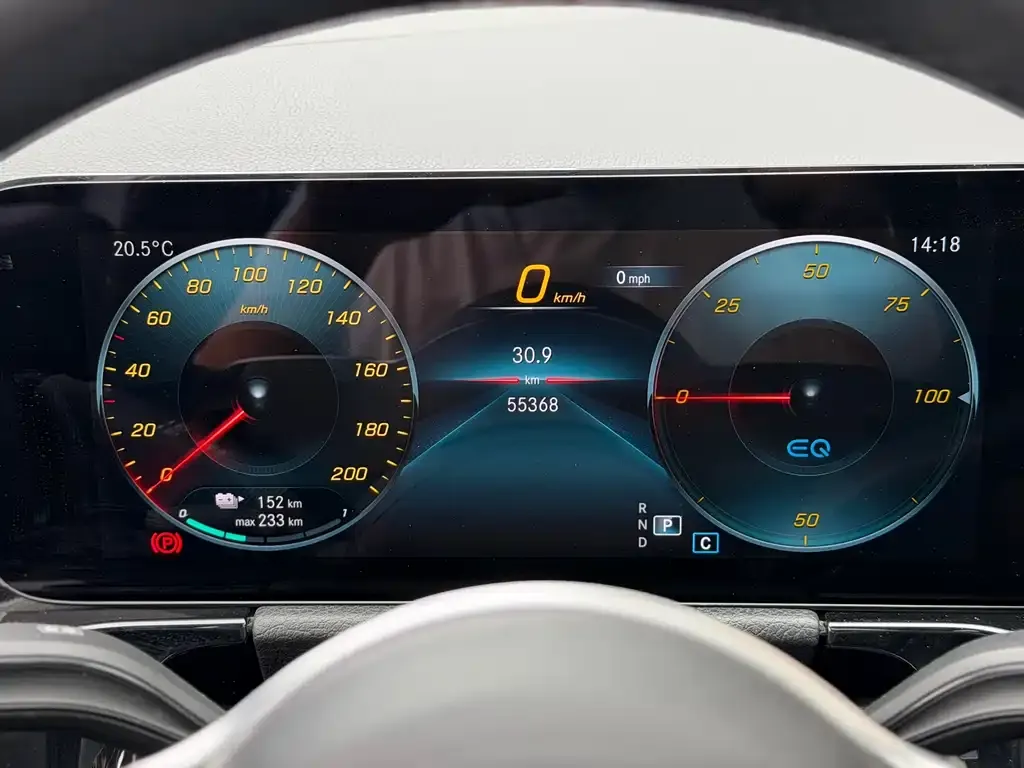 Mercedes-Benz EQA — фото 10