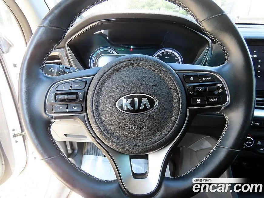 Kia Niro — фото 8