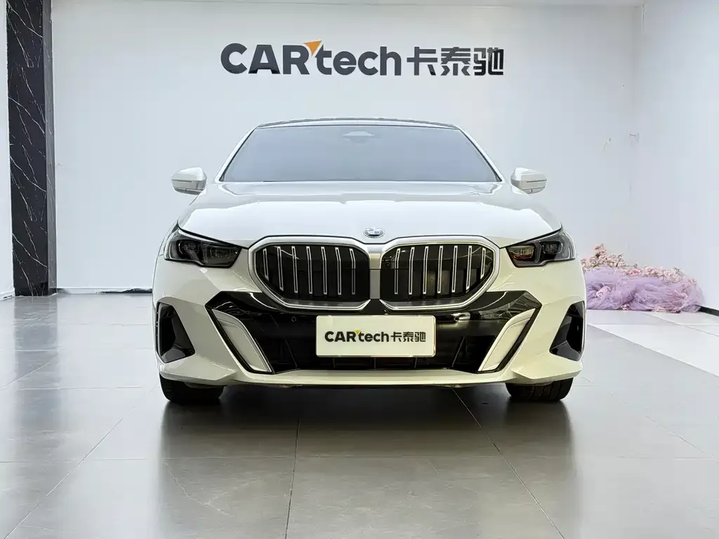 BMW 5 Series — фото 10