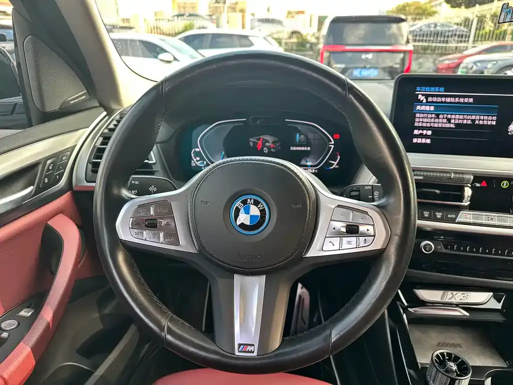 BMW iX3 — фото 10