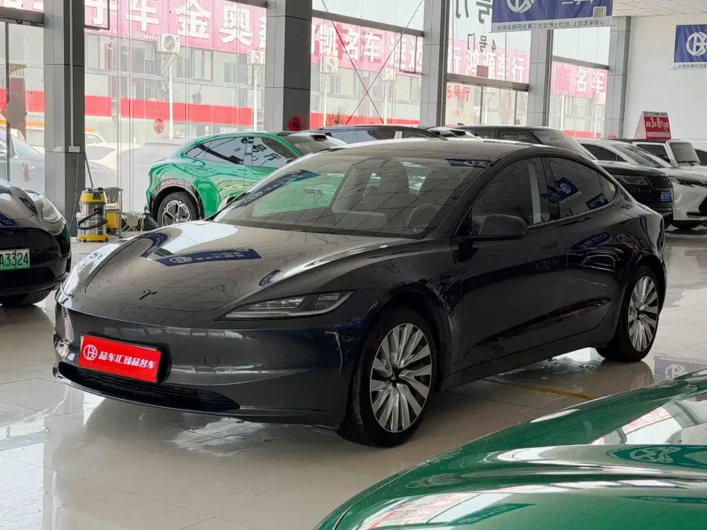 Tesla Model 3 — фото 1