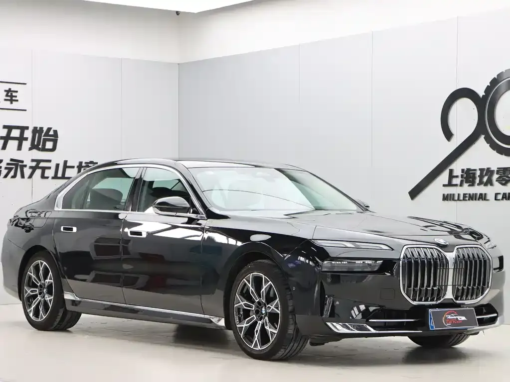 BMW 7 Series — фото 1