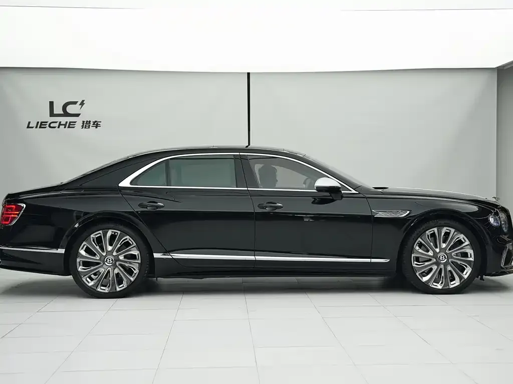 Bentley Flying Spur PHEV — фото 2