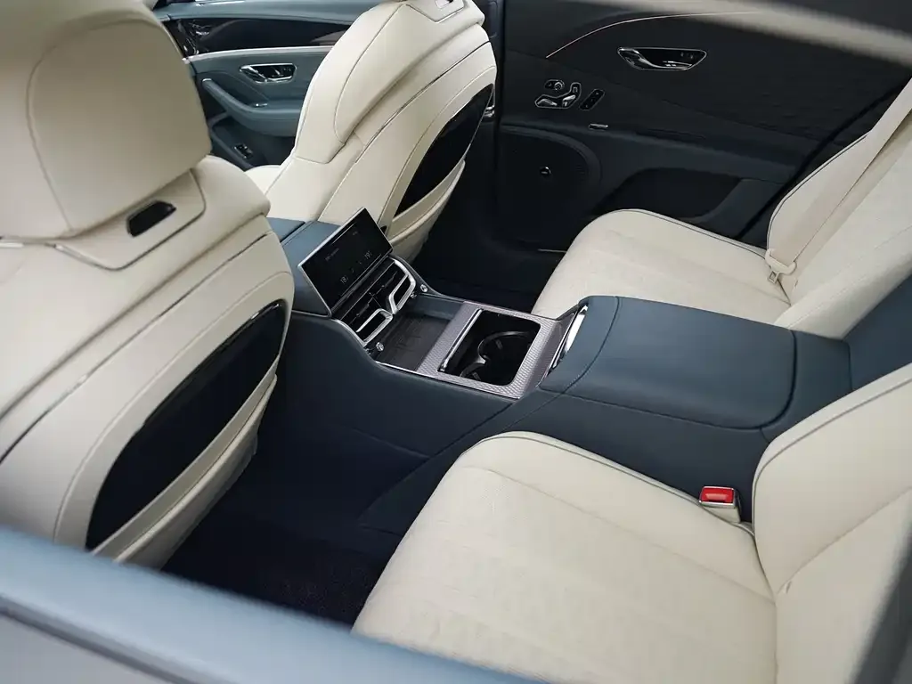 Bentley Flying Spur PHEV — фото 4