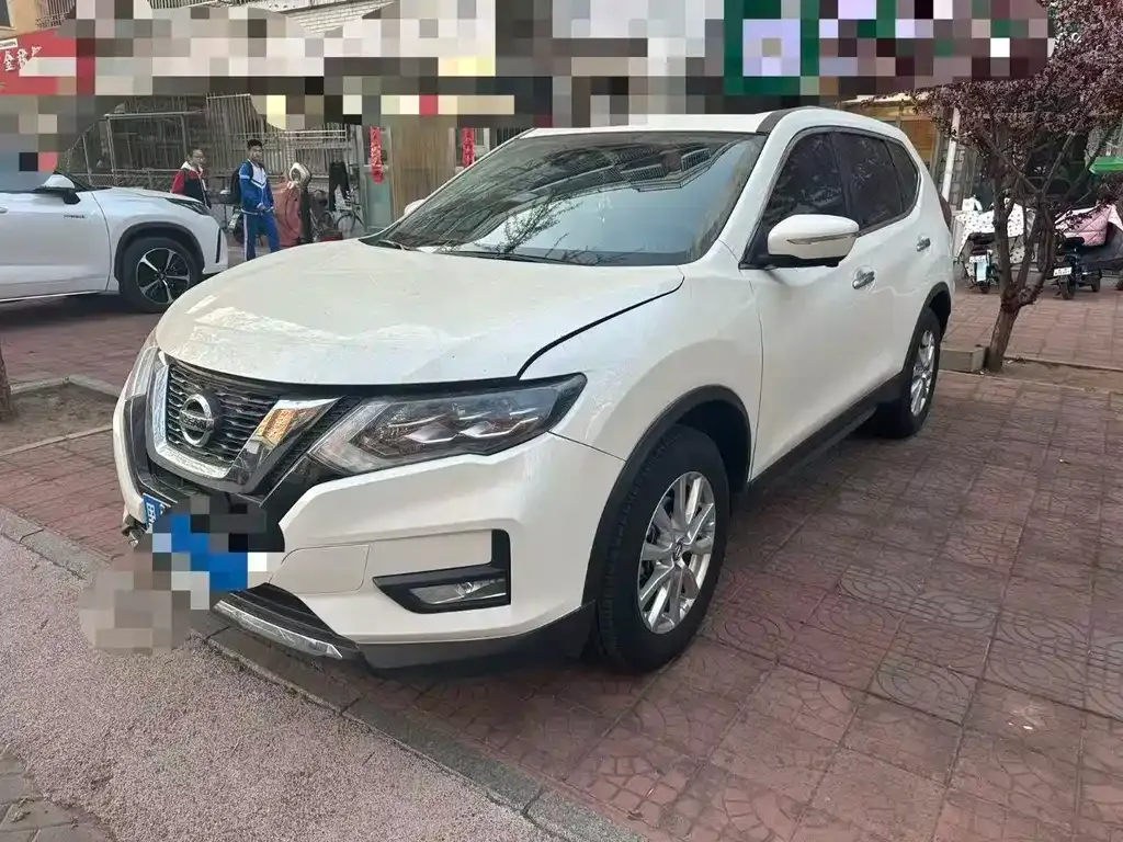 Nissan X-Trail — фото 1