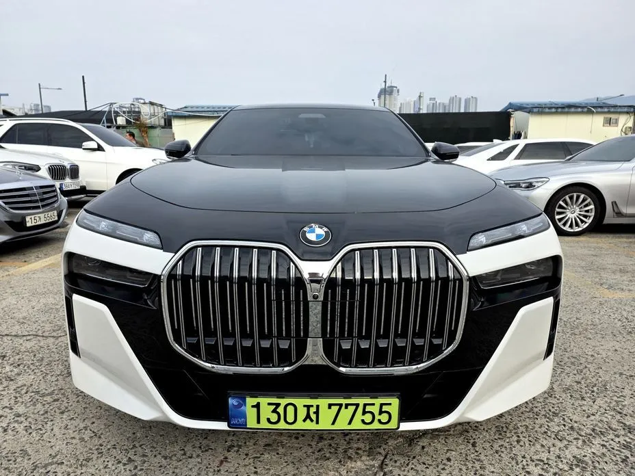 BMW 7-Series — фото 1