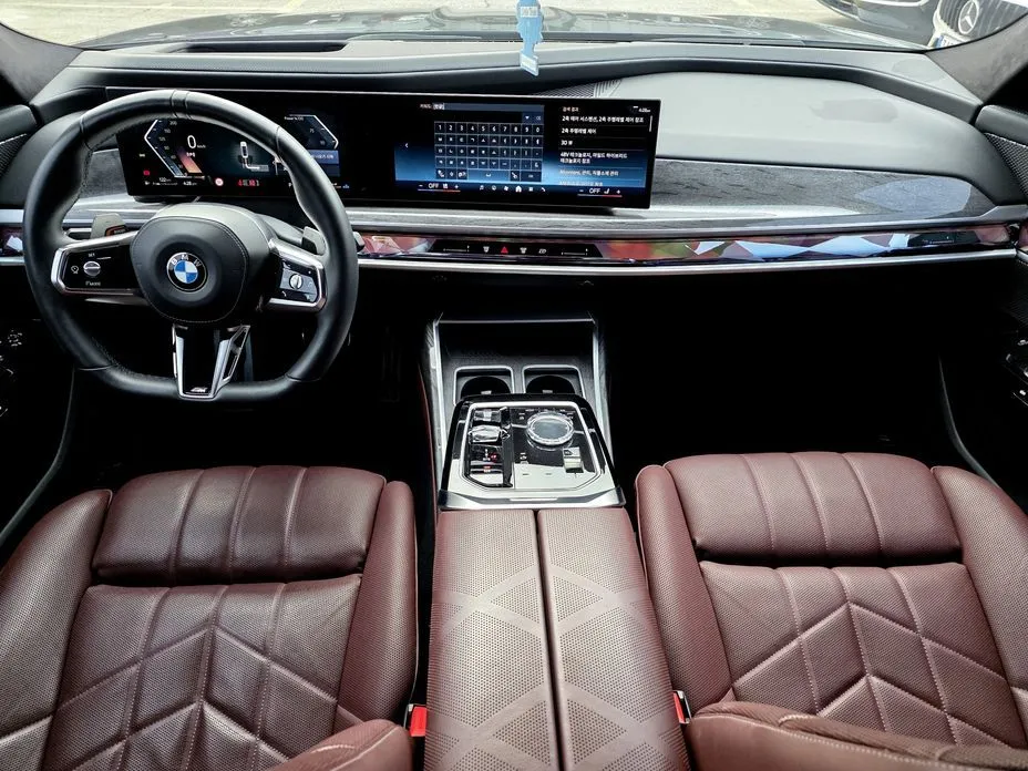 BMW 7-Series — фото 10
