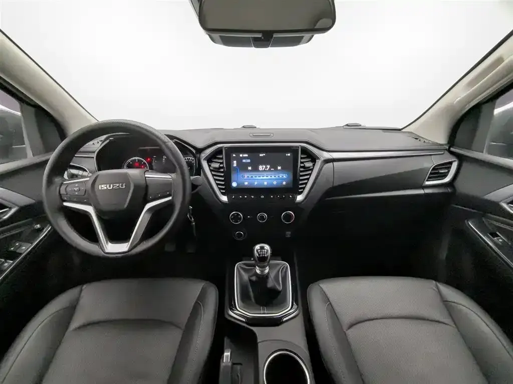 Isuzu D-MAX — фото 10