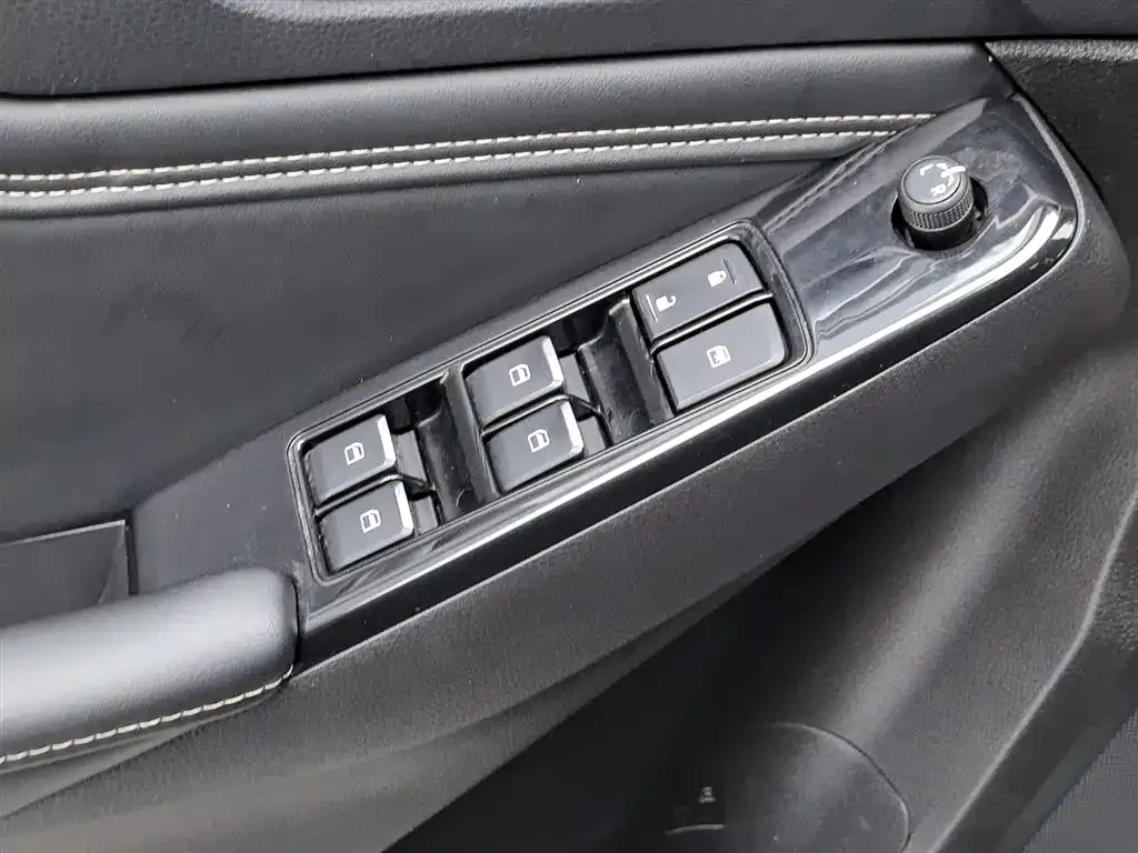 Isuzu D-MAX — фото 9