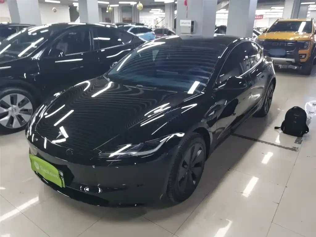 Tesla Model 3 — фото 1