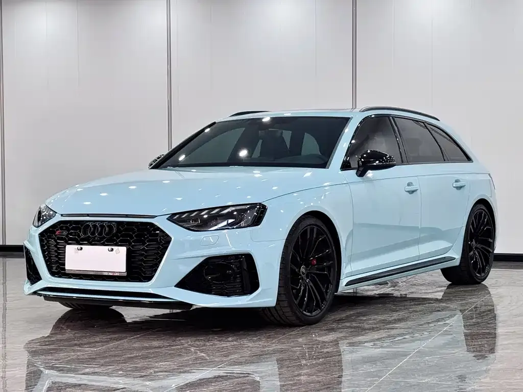 Audi RS 4 — фото 1