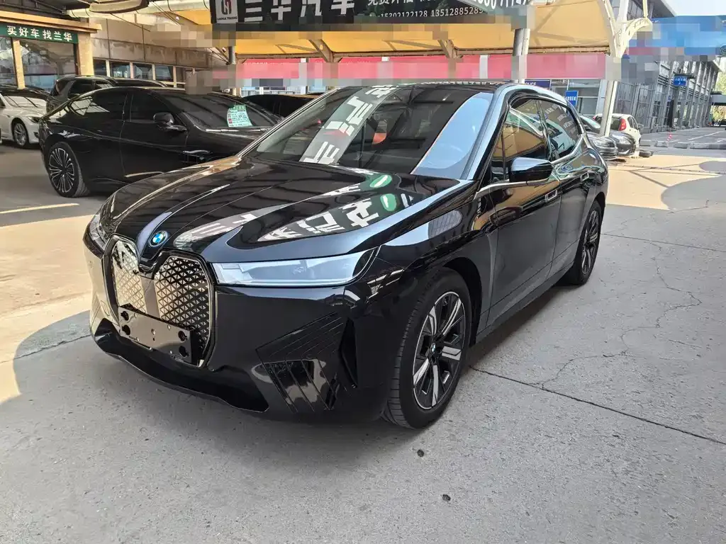 BMW iX — фото 1