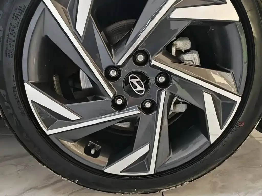 Hyundai Elantra — фото 10