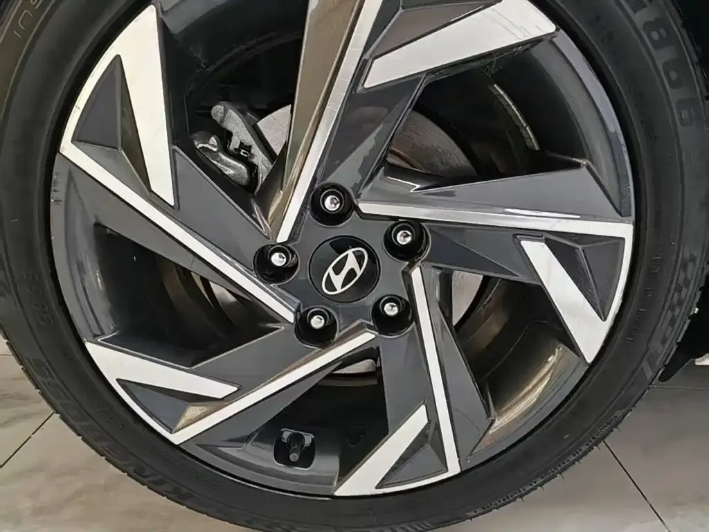 Hyundai Elantra — фото 6
