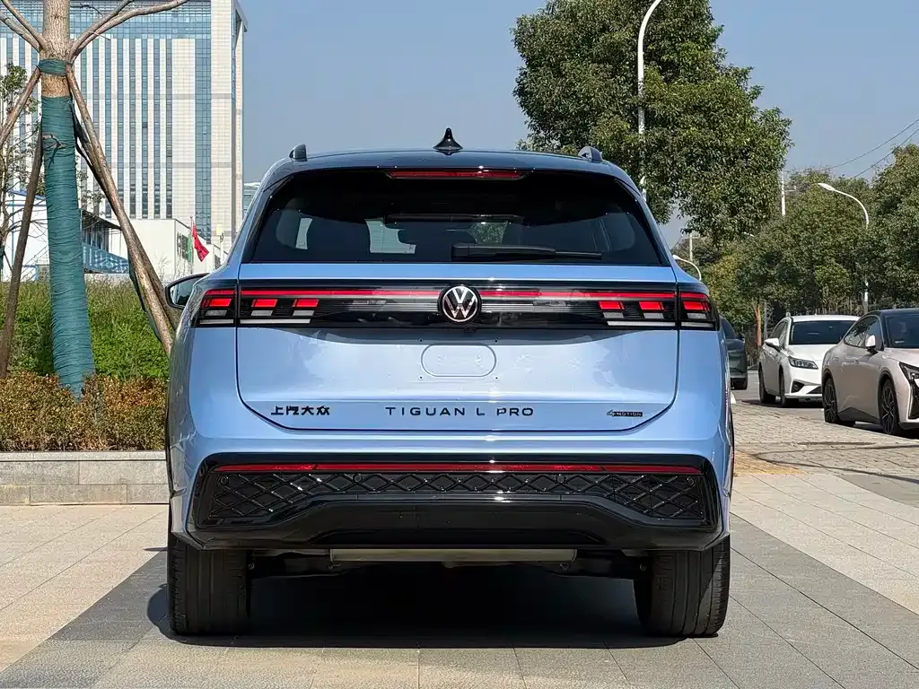 Volkswagen Tiguan L — фото 2
