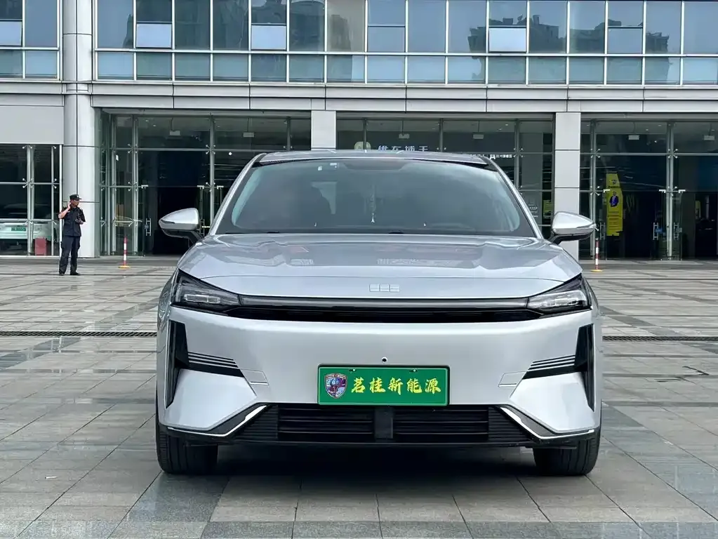 Geely Galaxy L6 — фото 4