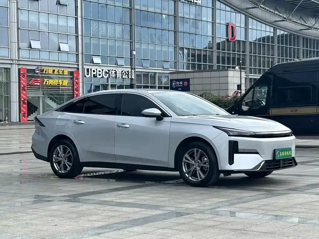 Geely Galaxy L6 — фото 7