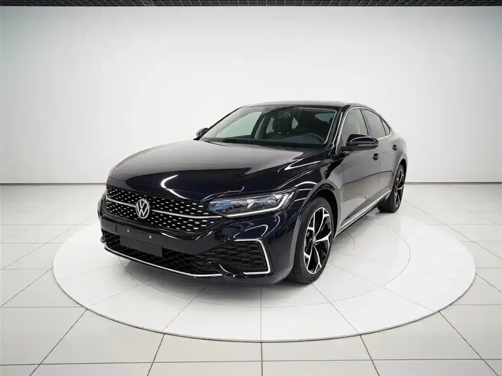 Volkswagen Passat — фото 1