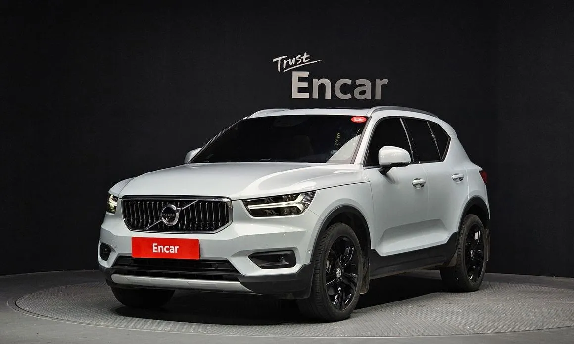 Volvo XC40 — фото 1