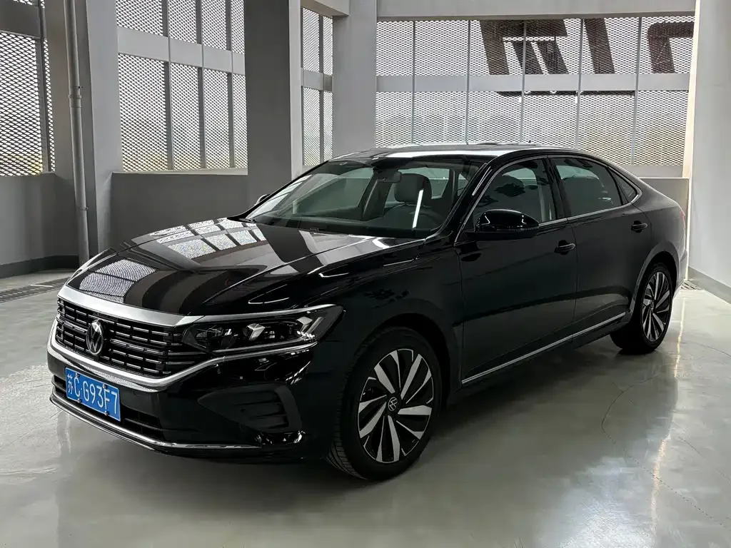 Volkswagen Passat — фото 1
