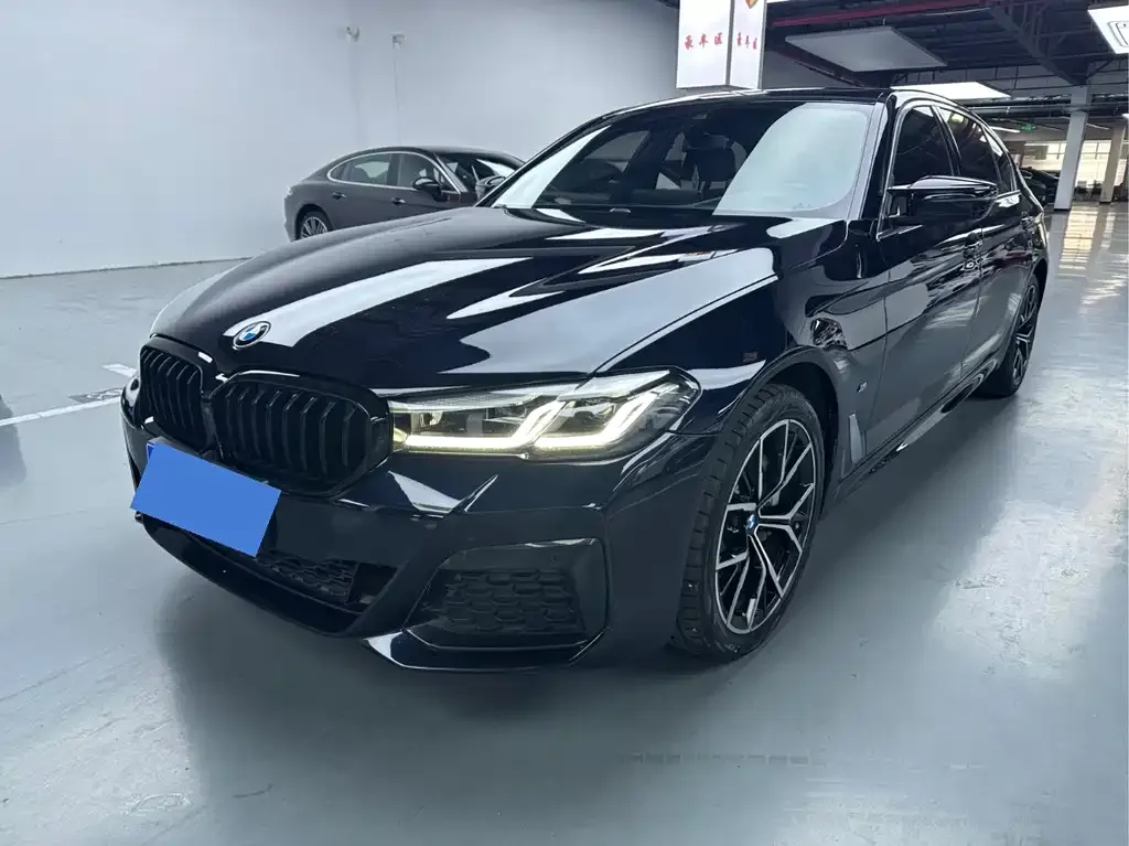 BMW 5 Series — фото 1