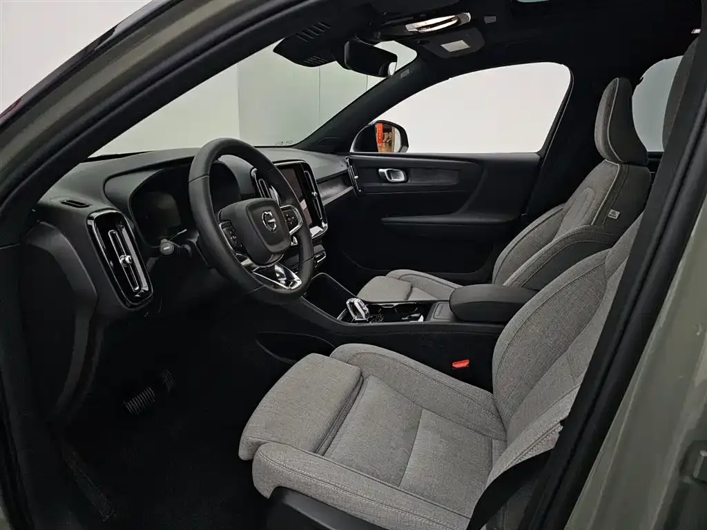 Volvo XC40 NEV — фото 2