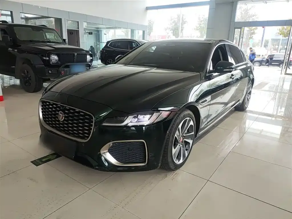 Jaguar XFL — фото 1