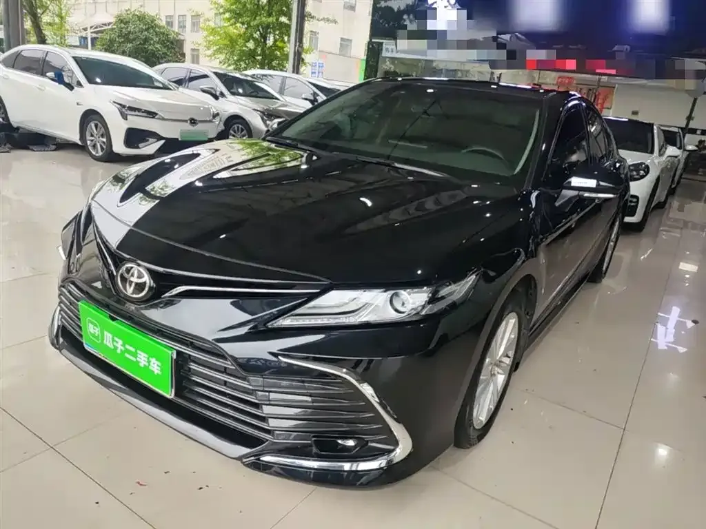 Toyota Camry — фото 1