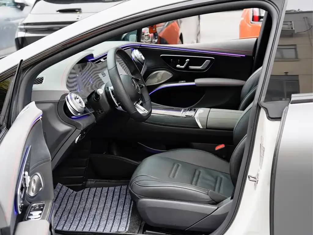Mercedes-Benz EQS AMG — фото 10