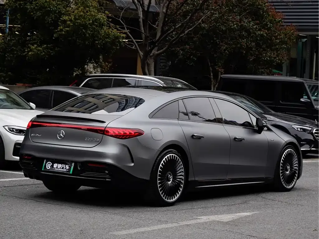 Mercedes-Benz EQS AMG — фото 7