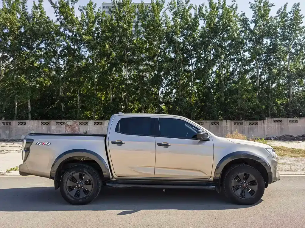 Isuzu D-MAX — фото 6