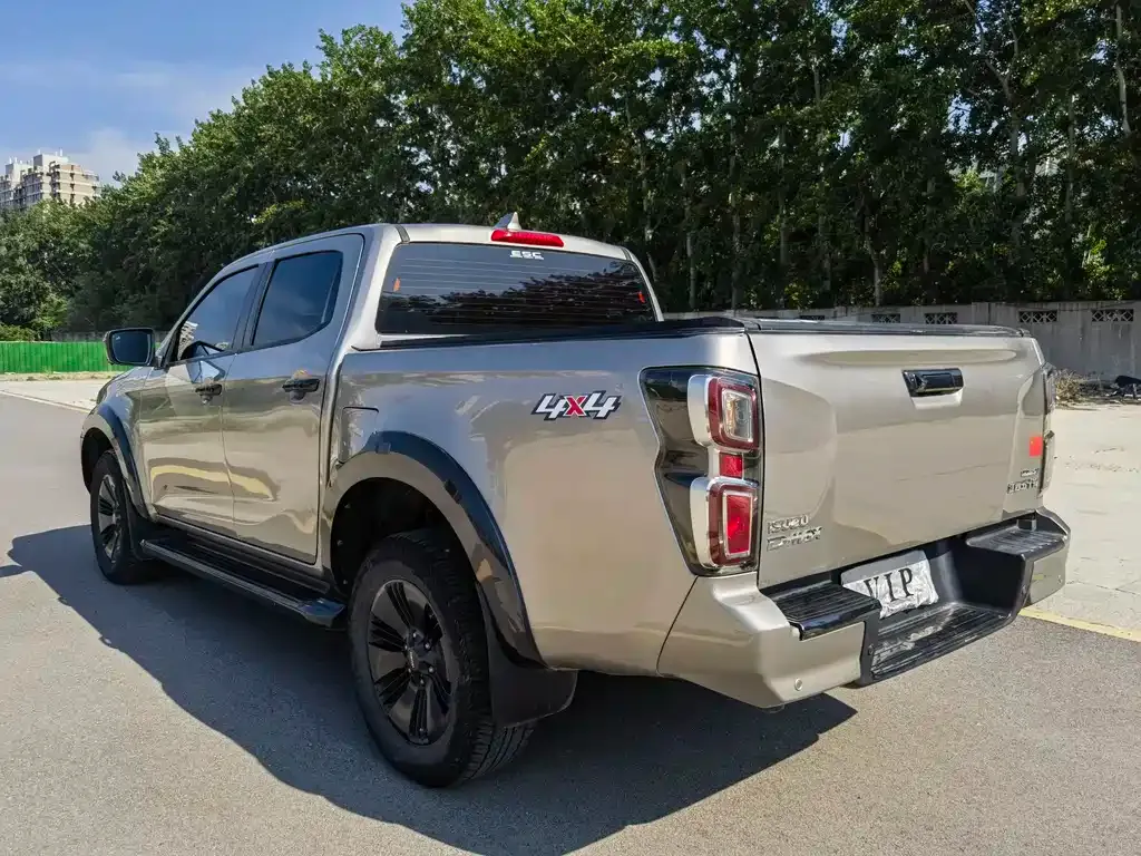 Isuzu D-MAX — фото 5