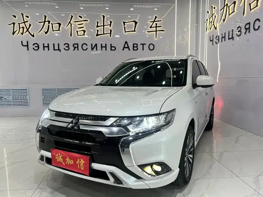 Mitsubishi Outlander — фото 1