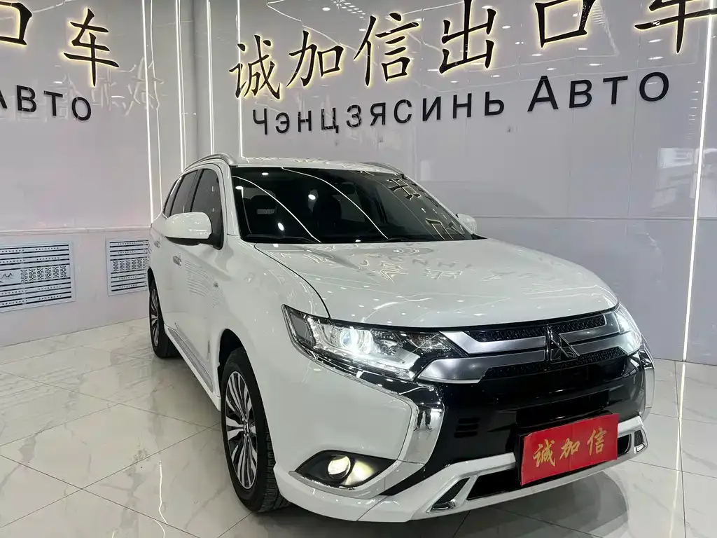 Mitsubishi Outlander — фото 9