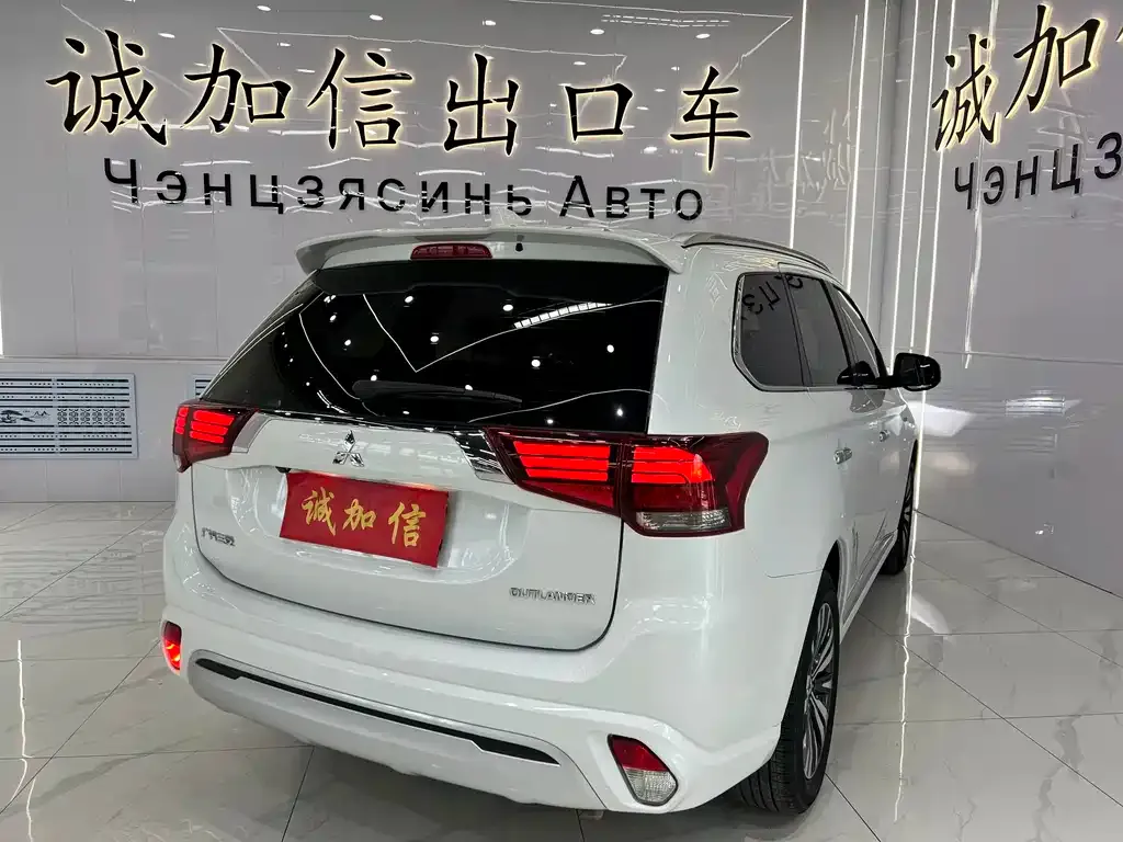 Mitsubishi Outlander — фото 8