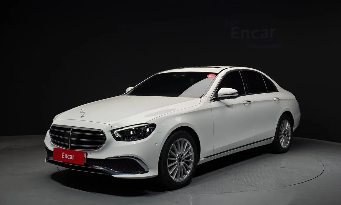 Mercedes-Benz E-Class — фото 1