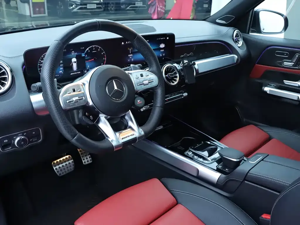 Mercedes-Benz GLB AMG — фото 9