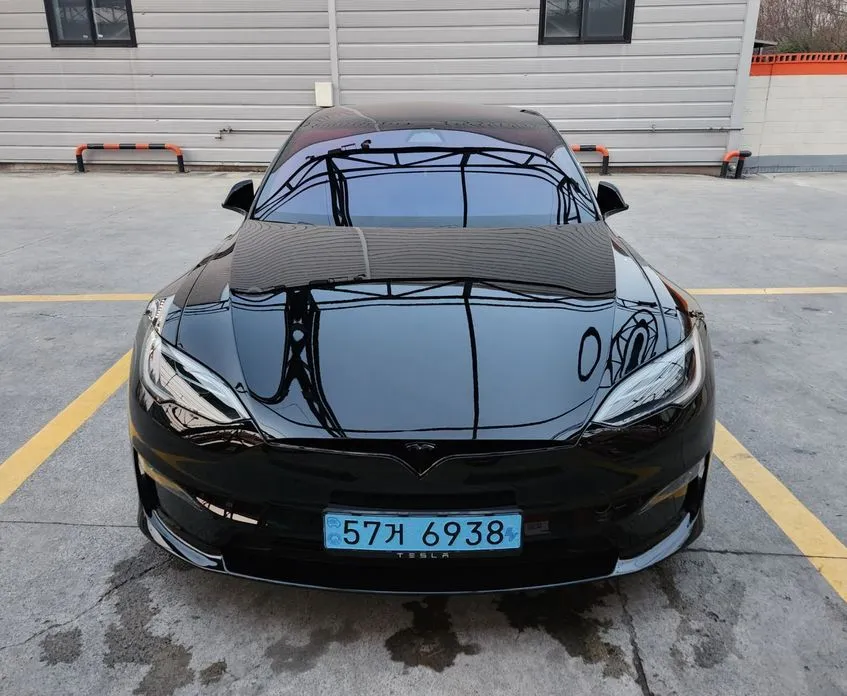 Tesla Model S — фото 1