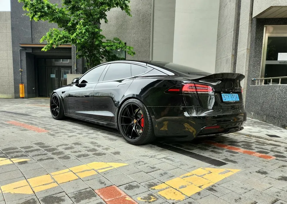 Tesla Model S — фото 10