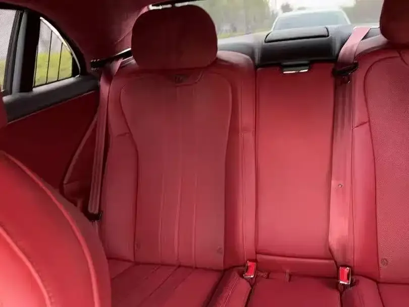 Bentley Flying Spur — фото 3