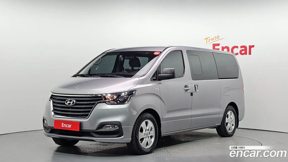 Hyundai Starex — фото 1