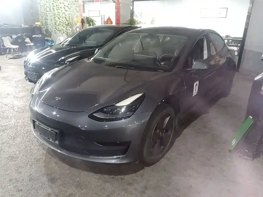 Tesla Model 3 — фото 1