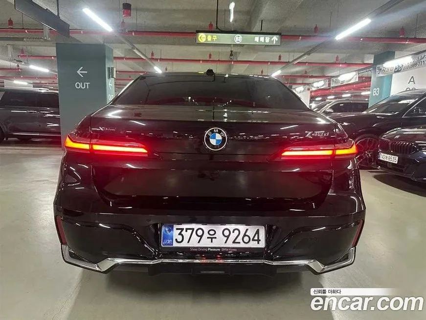 BMW 7-Series — фото 10