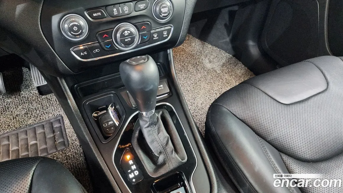 Jeep Cherokee — фото 9