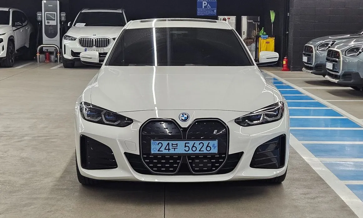 BMW i4 — фото 10