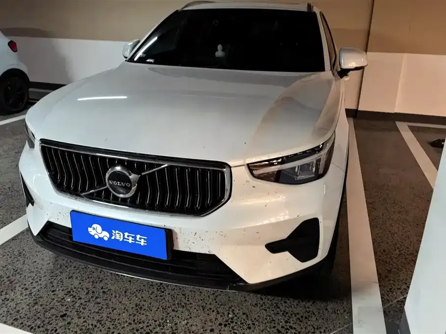 Volvo XC40 — фото 10